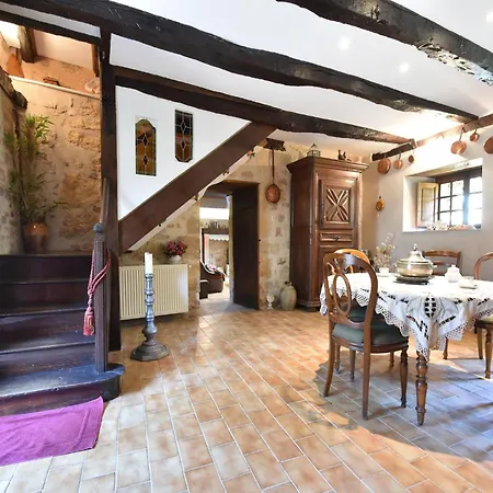 Vakantiehuis Peaceful In Saint-jory *