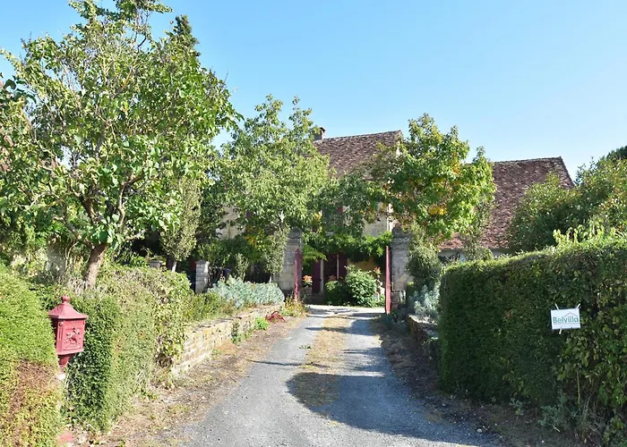 Peaceful In Saint-jory Nanthiat