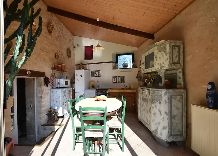 Peaceful In Saint-jory בית נופש Nanthiat